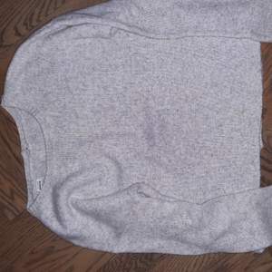 very cute sweat which is unfortunately a little bit too small for me. the color is beige, and grey mixed together.