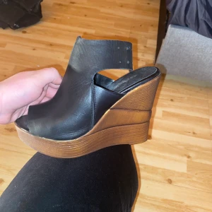 Skor - Skor i stolek 37 jätte fina . Inte använda 💘