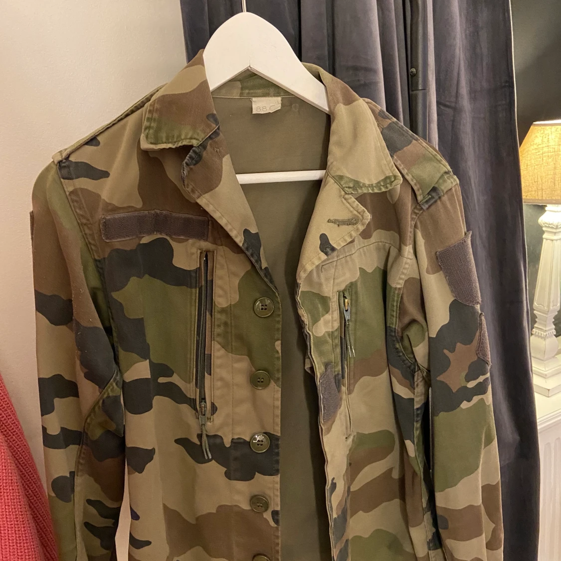 Tygjacka med militärmönster 