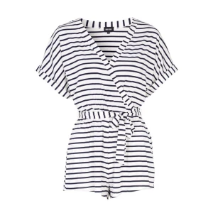 Playsuit  - Säljer denna eftersom att den inte kommer till användning längre. Plagget är i ett väldigt fint skick då den endast är använd ett fåtal gånger. 