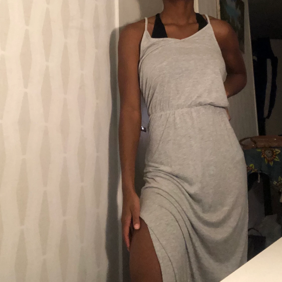 Grå lång klänning med slits - 90