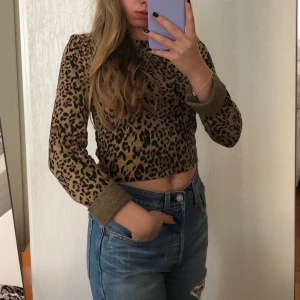 Zara topp - Zara topp med leo-mänster🐆 Använd max 2 gånger Storlek:S