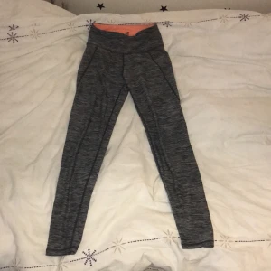 Tränings byxor  - Säljer tränings byxor som jag knapt använt 50kr styck och 160 kr för alla + frakt 💕