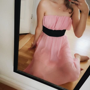 Rosa klänning  - Superfin rosa klänning😍 använd fåtal gånger. Storlek S ,36. Jag är 32-36