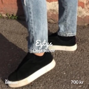 Eytys doja suede - Svarta skor utan snörning från eytys i stl 38, nypris 1800kr,   700kr+ ca 122kr frakt
