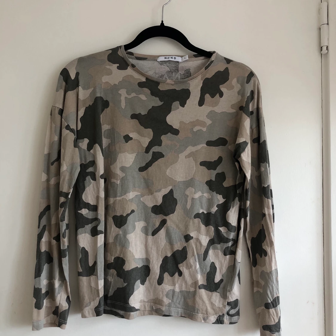 NA-KD tröja