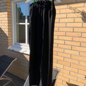 Kostym byxor  - Kostym byxor från bikbok i S