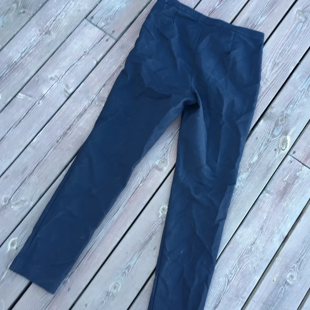 Mycket fina knappt använda byxor i marinblå.. Jeans & Byxor.