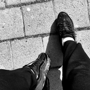 Nike Air Force 95 - Säljer mina svarta Nike Air Force 95 som jag inte använder långre! Nypris låg på 1500! Frakt tillkommer 🤎