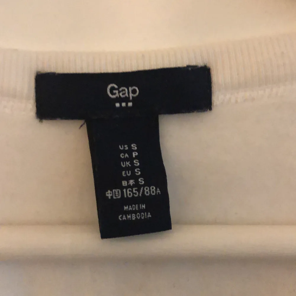 Fin tröja från Gap. Knappt använd. Storlek:S. Köparen står för frakten. Fraktar endast. Tröjor & Koftor.
