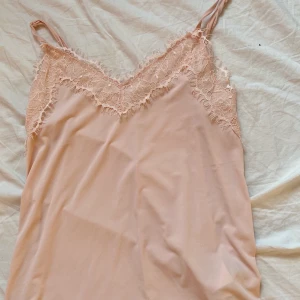 Amisu trikå linne - Ett fint oanvänt trikå linne från amisu.