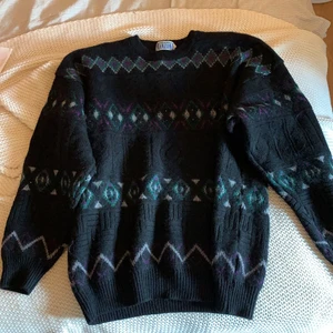 Tjock tröja storlek L - Väldigt tjock tröja och är väldigt bra på vintern❄️möts i Karlstad skickar inte på posten 