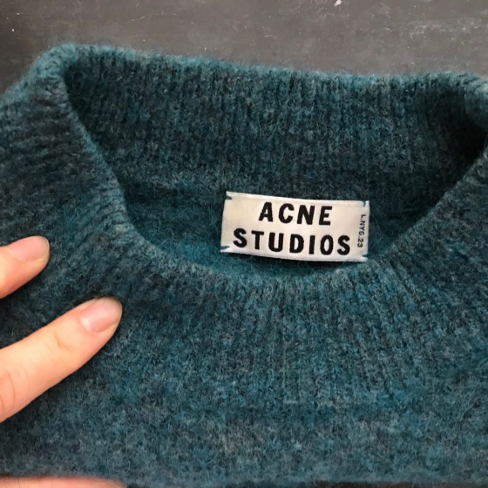 Acne Studios mohair knitwear It’s actually an XS but it wears like a S-M (I’m a medium) Super warm and cozy. Tröjor & Koftor.