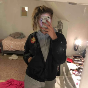  - Super häftig vindjacka ifrån carlings, (nästan helt oanvänd)