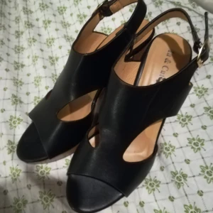  - Höga klackskor. Använd dom en gång, sköna att gå i