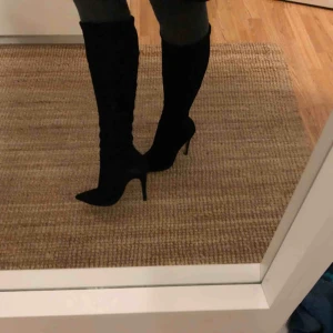  - Svarta fina stövlar från zara storlek 38, för liten till mig