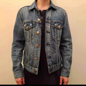 Weekday jeansjacka - Weekday jeansjacka, fint skick då den är väldigt lite använd.