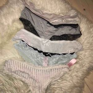  - Oanvända trosor. Prislappen tog borttagen. Även tvättat dem en gång eftersom de legat i min underklädeslåda. Nypris 59 kr styck. Kan fraktas eller hämtas i Gbg