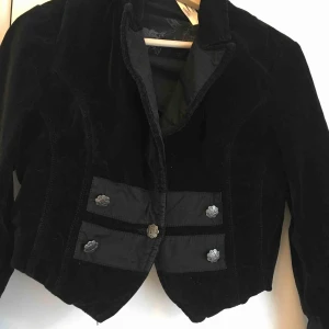  - Cool lite kortare blazer!