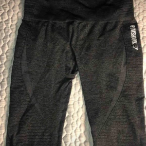  - Söker dessa seamless träningstights från gymshark! Finns inte att köpa längre! I storlek xs/s! Så skriv om ni har o vill sälja till ett rimligt pris 