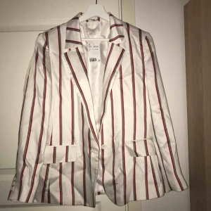  - Snygg kavaj från hm! Frakt tillkommer 