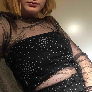  - Tröja med små glitterprickar! Frakt ingår:)