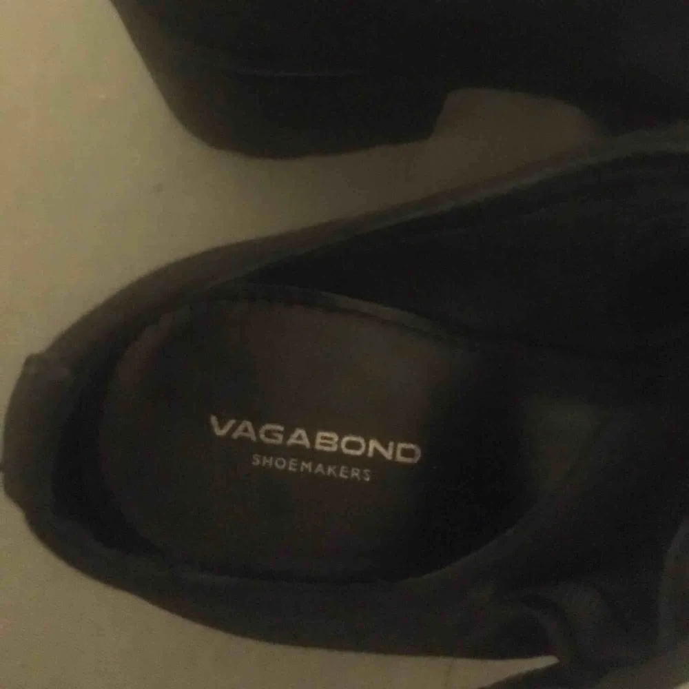 Säljer ett vagabond skor. De är i mycket bra skick. Finns och hämta i Sollentuna . Skor.