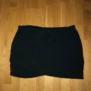  - kort svart kol, storlek L. Frakt tillkommer!