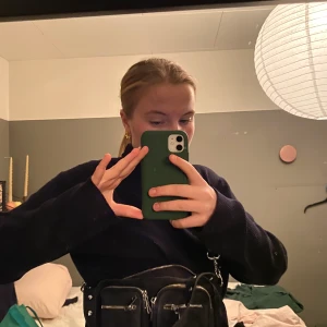 Svart noella väska - En svart noella väska ganska använd (därav det billigare priset) 💗💗