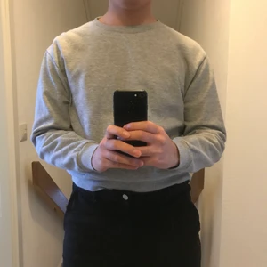 En till sweatshirt - Ljusgrå:-) snygg. 