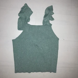 🌴😚🥺🍇glitter🌈🍸😎⭐️ - En helt oanvänd fest topp från Sara 🥰 är i barn stolek men är super stretchig, Pris kan diskuteras.