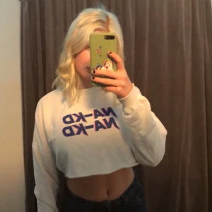 Nakd tröja - Croppad swetshirt ifrån nakd 