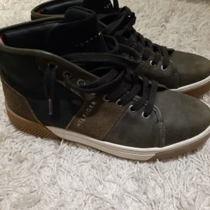 Tommy H. Shoea - Nice and comfortable 