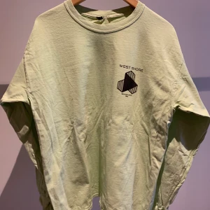 Urban Outfitters Skater Shirt Size M - Storlek M