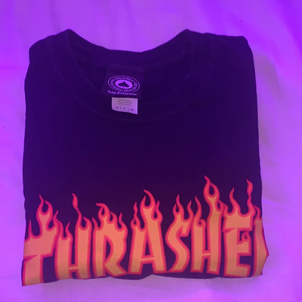 Säljer min thrasher tshirt för den kommer inte till användning längre! ordinarie pris är 450 på junkyard. Köpare står för frakt!💞. T-shirts.