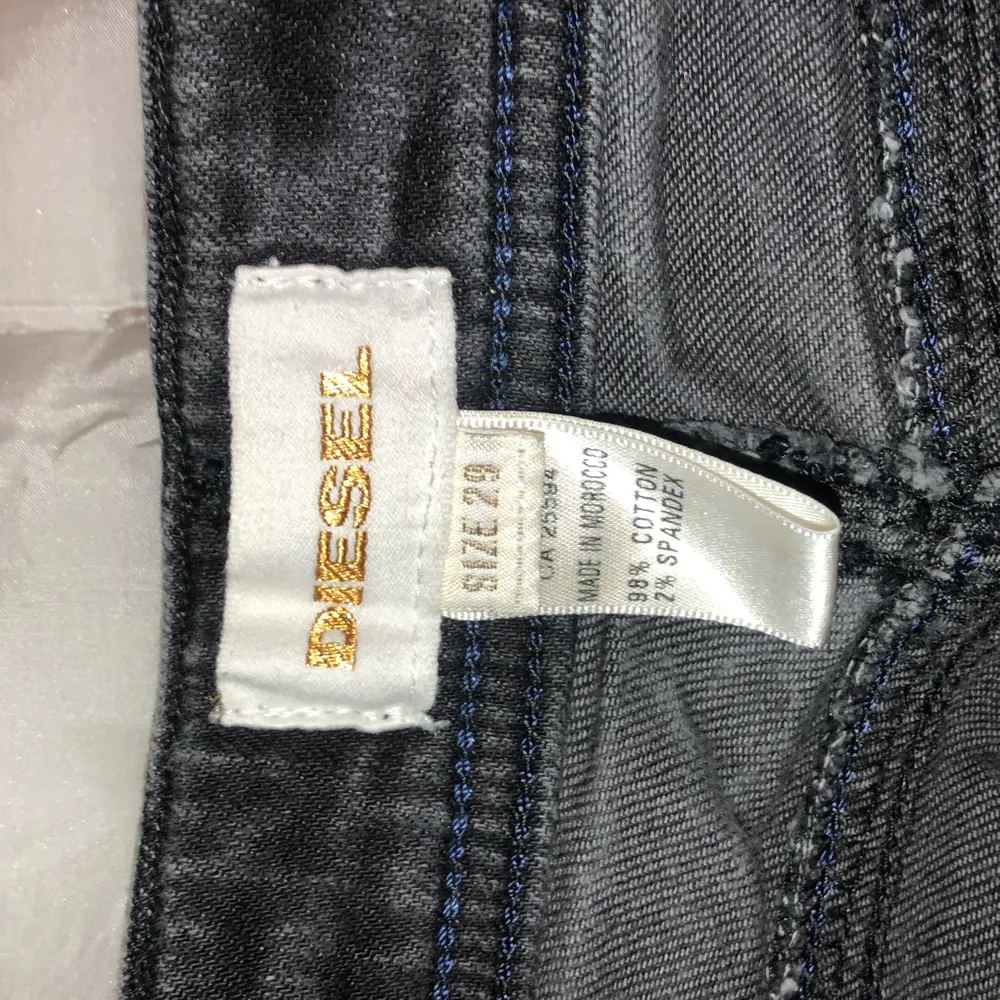 Använd ca 5 gånger. Size 29 (diesel storlekar). Gråsvart färg. Kjolar.