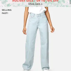 säljer mina junkyard jeans i storlek 27, passar perfekt i längden för mig som är ca 168cm, säljer pga att jag inte använder dom längre😃😃  säljer för 200 + 50kr frakt