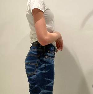 Super coola bleckda jeans (inte gjort själv) Messa innan du köper. 97 cm långa 
