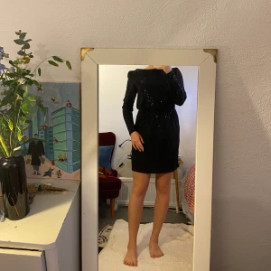 Sequinned black dress “Only” size M - Cocktail sequinned black dress size M. Perfect condition.93% polyamide ,4% elastane 