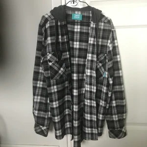 Sweet sktbs tröja - Storlek M men passar som L. Märket är sweet sktbs. Väldigt fin och mysig att ha på sig. I fint skick. Köp nu! 🥰