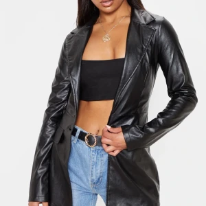 Läder kavaj/ leather blazer, XS/S - Jätte snygg läder Blazer från PrettyLittleThing, i storlek XS/S, köpte den för 340kr