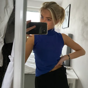 Stickad topp - Jätte fin topp i lite stickat material. Aldrig använd! 