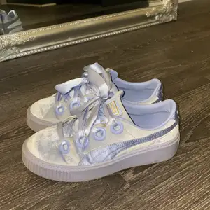 Säljer mina sneakers från puma pga för stor storlek. Strl 37,5 