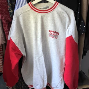 Tröja från Reebok  - Möts endast upp i Stockholm!
