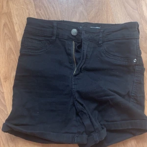 Shorts från gina - Högmidjade shorts från Gina tricot modell molly