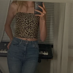 Linne 🐆  - Linne s storlek XS från Gina Tricot🐆✨ 99kr i originalpris men säljer nu för 39kr ❤️      Säljer ett likadant i orange (skrolla ner på min sida) ✨ Vill du ha båda två kan du få dem för 69 ⚡️⚡️ Kunden står för frakt📦🚚