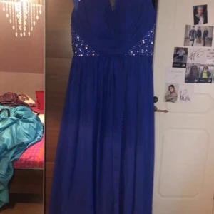 Klänning till salu - Säljer min klänning.