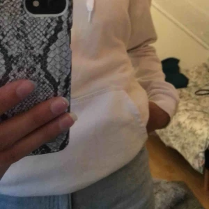  - Superfin hoodie använd fåtal gånger, frakt tilkommer!❤️