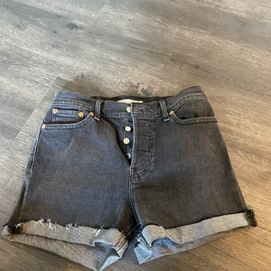 Levis shorts - Svarta/gråa, högmidjade 