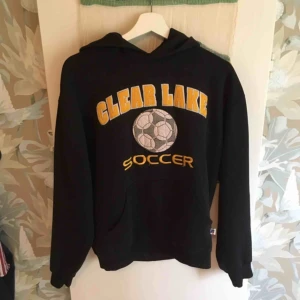  - Mysig hoodie med vintage vibe. Storleken är Medium men funkar som Small. 